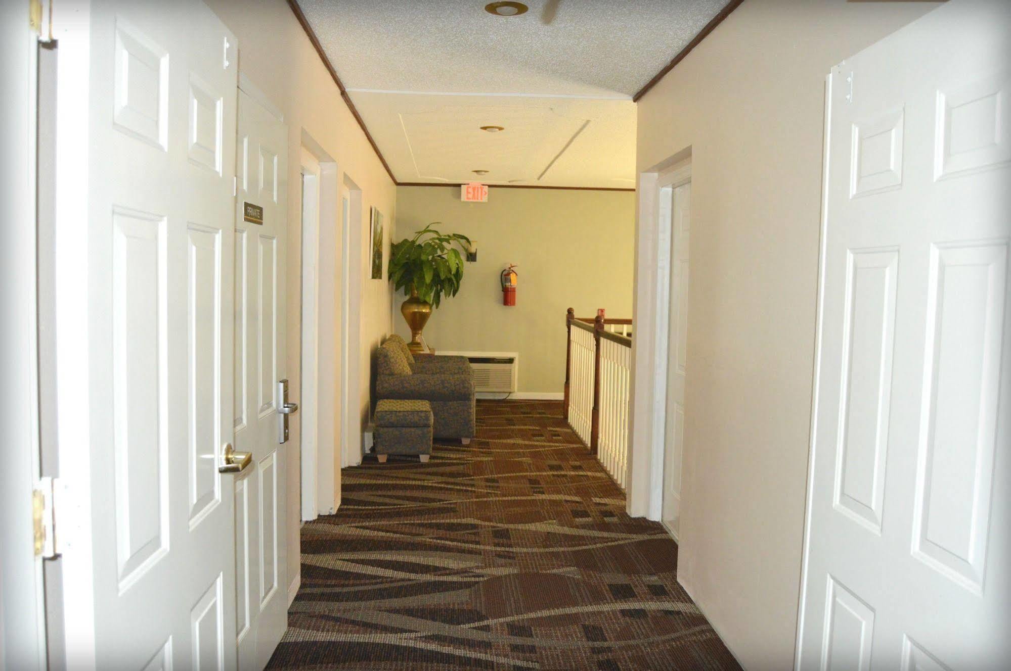 Adams Inn And Suites Exteriör bild